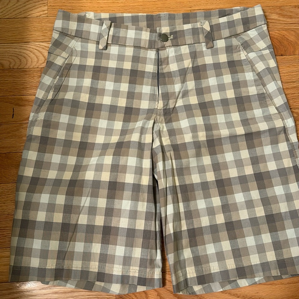 Lululemon mens shorts plaid color 34